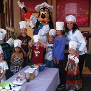 Junior_Chefs_final_photo_with_Goofy_565x424_