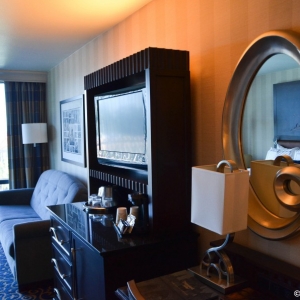 Disneyland-Hotel-Room-009
