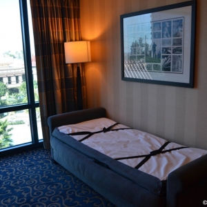 Disneyland-Hotel-Room-013