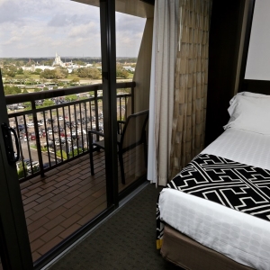 Contemporary-resort-tower-room-10