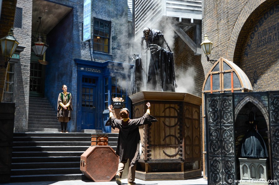 WDWINFO-Universal-Diagon-Alley-Harry-Potter-Tale-of-the-Three-Brothers-013