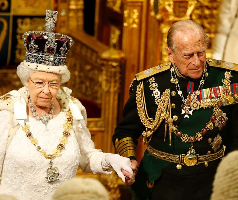 britains-queen-elizabeth-ii-and-her-husband-prince-philip-news-photo-1573357832.jpg