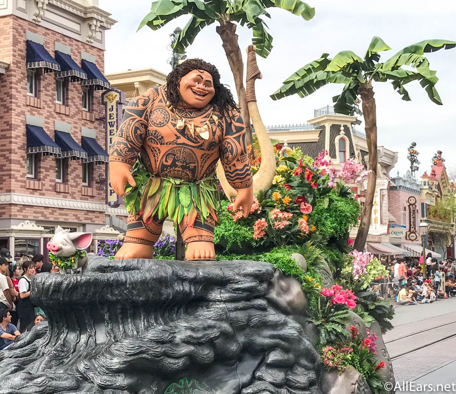Moana-Maui-Float-Magic-Happens-Parade-Disneyland-1.jpg